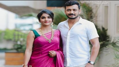 ದಿವ್ಯಾ - ಅರವಿಂದ್ ಪ್ರೀತಿಗೆ 2 ವರ್ಷ: ಇನ್ನೆಷ್ಟು ಕಾಯ್ಬೇಕು ನಿಮ್ ಮದ್ವೆಗೆ ಅಂತ ಕೇಳ್ತಿದ್ದಾರೆ ನೆಟ್ಟಿಗರು!