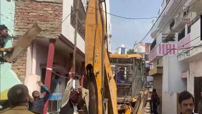 VHP ಶೋಭಾಯಾತ್ರೆ ಮೇಲೆ ಕಲ್ಲೆಸೆಯಲು ಬಳಸಿದ್ದ ಹೋಟೆಲ್, ಅಂಗಡಿ ಧ್ವಂಸ