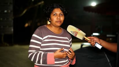 സമരം ചെയ്തതിന് പുറത്താക്കിയ സർവകലാശാലക്കെതിരെ വിദ്യാർത്ഥിനിയുടെ രാപ്പകൽ സമരം