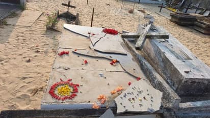 ശവക്കല്ലറകളെയും വെറുതെ വിട്ടില്ല; ചേര്‍ത്തലയില്‍ സാമൂഹ്യവിരുദ്ധര്‍  നശിപ്പിച്ചത് 11 കല്ലറകള്‍