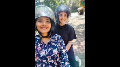 ಐಷಾರಾಮಿ ಕಾರು ಬಿಟ್ಟು ಸ್ಕೂಟಿ ಬಳಸುತ್ತಿರುವ ರಮ್ಯಾ; ರಸ್ತೆ ಗುಂಡಿ- ಟ್ರಾಫಿಕ್ಸ್ Maza Aaya ಎಂದ ನೆಟ್ಟಿಗರು? 