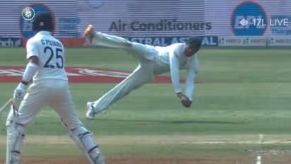 പറക്കുക എന്നൊക്കെ പറഞ്ഞാല് ഇതാണ്; ശ്രേയസിനെ പാറിപ്പിടിച്ച് ഖവാജയുടെ വണ്ടർ- വീഡിയോ