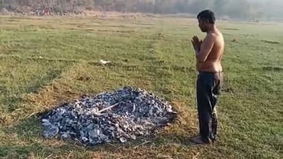 Telangana Trial by Fire: அண்ணன் மனைவியுடன் கள்ளத் தொடர்பா? கற்பை நிரூபிக்க அக்னி பரீட்சை!