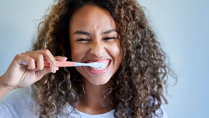 6 tips to keep in mind to prevent yellow teeth