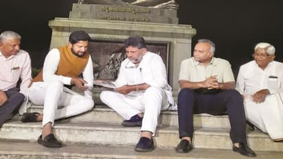 ವಿಧಾನಸೌಧದಲ್ಲಿ ಶಾಸಕ ಶರತ್‌ ಅಹೋರಾತ್ರಿ ಧರಣಿ: ಡಿಕೆಶಿ, ಪ್ರಿಯಾಂಕ್‌ ಖರ್ಗೆ ಬೆಂಬಲ