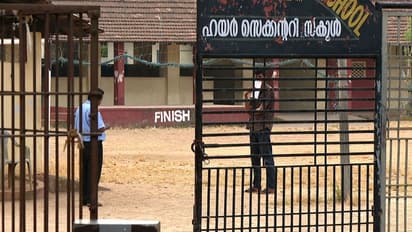 തൃശ്ശൂരിലെ തീം പാർക്കിലേക്ക് വിനോദയാത്ര പോയ എറണാകുളത്തെ 2 സ്കൂളുകളിലെ കുട്ടികൾക്ക് കൂട്ട പനി 