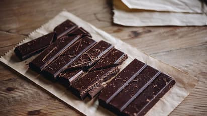 വീട് പുതുക്കി പണിയുന്നതിനിടയിൽ യുവതിക്ക് കിട്ടിയത് 100 വർഷത്തോളം പഴക്കമുള്ള ഡയറി മില്‍ക്ക് ചോക്ലേറ്റ് പെട്ടി