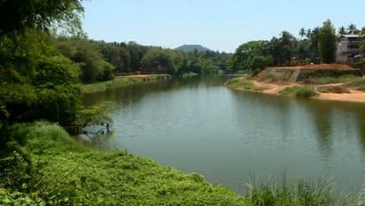 స్కూళ్లకు సెలవులు ఉన్నాయని, తాత వెంట పొలానికి వెళ్లి.. కాలువ గుంతలో పడిన ఇద్దరు చిన్నారులు.. ఊపిరాడకపోవడంతో