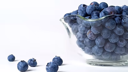 Heart health to blood sugar regulation: 7 benefits of eating blueberries