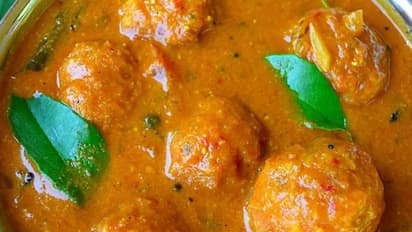 மட்டன் கோலா உருண்டை குழம்பு.. இப்படி செஞ்சு அசத்துங்க!!