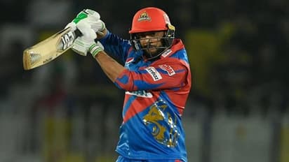 PSL 2023: இமாத் வாசிம் காட்டடி பேட்டிங்.. சதம் மிஸ்ஸிங்..! இஸ்லாமாபாத் அணிக்கு கடின இலக்கை நிர்ணயித்த கராச்சி 