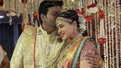 ఒక్కటైన మంచు మనోజ్, భూమా మౌనిక.. బంగారు వర్ణంలో మెరిసిపోతున్న కొత్త జంట