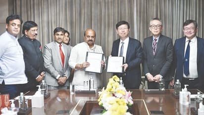 ರಾಜ್ಯದಲ್ಲಿ ಬೃಹತ್‌ ಐಫೋನ್‌ ಘಟಕ: ತೈವಾನ್‌ ಮೂಲದ ಫಾಕ್ಸ್‌ಕಾನ್‌ ಜತೆ ಸಿಎಂ ಬೊಮ್ಮಾಯಿ ಸಮ್ಮುಖ ಒಪ್ಪಂದ