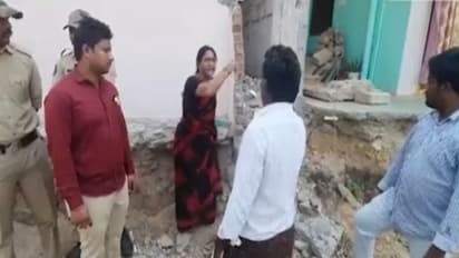 ఇళ్ల కూల్చివేత.. రామాలయంలోకి వెళ్లి తాళం వేసుకున్న జనసేన నేతలు, ఇప్పటంలో హైటెన్షన్