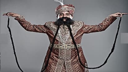 ಮೀಸೆ ಹೊತ್ತ ಗಂಡಸಿಗೆ ಡಿಮ್ಯಾಂಡಪ್ಪೋ ಡಿಮ್ಯಾಂಡ್ ಅಂದ್ರೆ ಇಷ್ಟುದ್ದ ಮೀಸೆ ಬಿಡೋದ? 