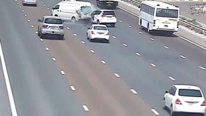 ഊരിപ്പോയ വീല്‍കവര്‍ എടുക്കാന്‍ വാഹനം നടുറോഡില്‍ നിര്‍ത്തി; ഡ്രൈവറുടെ അശ്രദ്ധ കാരണമുണ്ടായത് വന്‍ അപകടം