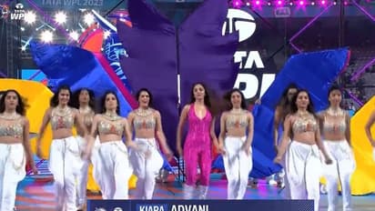 ಮಹಿಳಾ ಐಪಿಎಲ್ ಅದ್ಧೂರಿ ವರ್ಣರಂಜಿತ ಕಾರ್ಯಕ್ರಮ, ಕೃತಿ, ಕಿಯಾರ ಮೋಡಿಗೆ ಫ್ಯಾನ್ಸ್ ಫಿದಾ!