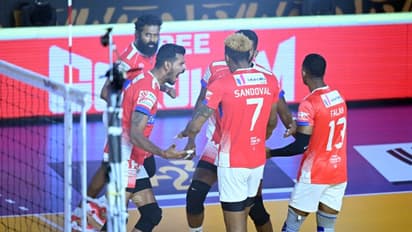 പ്രൈം വോളിബോള് ലീഗ്: കാലിക്കറ്റ് ഹീറോസിനെ വീഴ്ത്തി അഹമ്മദാബാദ് ഡിഫന്ഡേഴ്സ് ഫൈനലില്