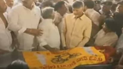 టీడీపీ నేత వరుపుల రాజాకు చంద్రబాబు నివాళులు