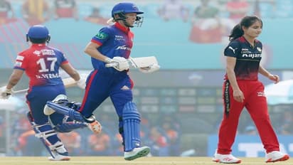 போட்டி போட்டு சிக்சரும், பவுண்டரியுமா விளாசிய ஷெஃபாலி வர்மா, மேக் லேனிங் - டெல்லி கேபிடல்ஸ் 223 ரன்கள்!