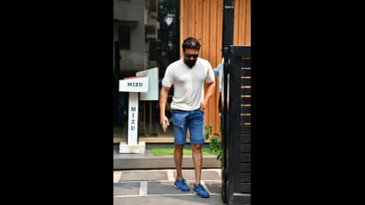 Exclusive: டீ - ஷர்ட் மற்றும் ஷார்ட்ஸில்.. மும்பையில் உள்ள கஃபேவுக்கு ஹாய்யாக வந்த சூர்யா! Exclusive போட்டோஸ்!