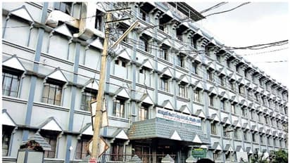 ഇടുക്കി ജില്ലാ ആശുപത്രിയിൽ 12 വയസുകാരന് ചികിത്സ നിഷേധിച്ചെന്ന് പരാതി; സത്യം അതല്ലെന്ന് ആശുപത്രി