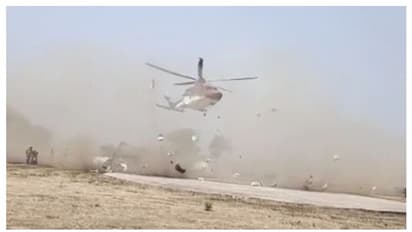 ഹെലിപാഡ് നിറയെ പ്ലാസ്റ്റികും ചപ്പു ചവറും; കർണ്ണാടകയിൽ ബി എസ് യെദ്യൂരപ്പയുടെ ഹെലികോപ്റ്റർ ലാന്റ് ചെയ്യാനായില്ല