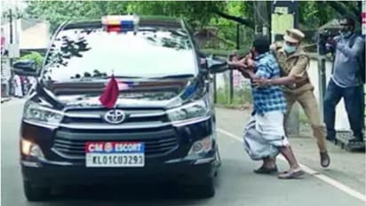 മുഖ്യമന്ത്രിയുടെ നാഗർകോവിൽ യാത്ര; വീണ്ടും കരുതൽ തടങ്കൽ, യൂത്ത് കോൺഗ്രസ് നേതാക്കള്‍ പൊലീസ് കസ്റ്റഡിയില്‍