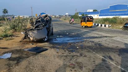 കാറിന്റെ ടയർ പൊട്ടി നിയന്ത്രണം വിട്ടു; കോട്ടയത്ത് നിന്നുള്ള സംഘം തേനിയിൽ അപകടത്തിൽ പെട്ട് 2 മരണം