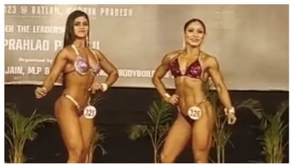 വനിതാ ബോഡി ബിൽഡർമാർ ഹനുമാൻ ചിത്രത്തിന് മുന്നിൽ പോസ് ചെയ്തു; ഗംഗാജലം തളിച്ച് 'ശുദ്ധിയാക്കി' കോൺഗ്രസ്