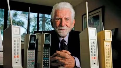 స్మార్ట్ ఫోన్లపై ఫాధర్ ఆఫ్ మొబైల్ ఫోన్ ఆవేదన.. అది వేగంగా వ్యాప్తి చెందడం దిగ్భ్రాంతికరం..: మార్టిన్ కూపర్