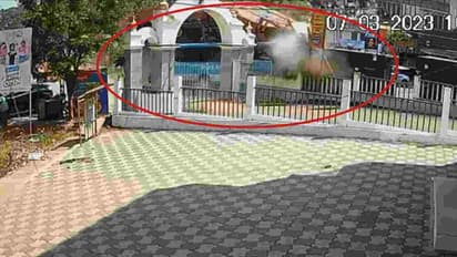 ഡ്രൈവർക്ക് അപസ്മാരം, ഏറ്റുമാനൂരിൽ ബസിന്റെ നിയന്ത്രണം വിട്ടു; കടയിലേക്ക് ഇടിച്ചുകയറി അപകടം