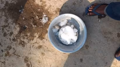 പശ്ചിമബംഗാളിൽ ആകാശത്തുനിന്നും ഭീമൻ മഞ്ഞുകട്ട വീണു; ഭയന്ന് വിറച്ച് പ്രദേശവാസികൾ