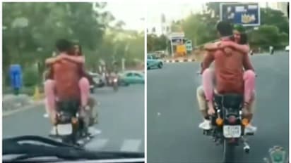 బైక్ పై లవర్ను ఎదురుగా కూర్చోబెట్టుకుని లిప్ కిస్సులు.. నడి రోడ్డుపై రెచ్చిపోయిన ప్రేమ జంట.. వైరల్ వీడియో ఇదే