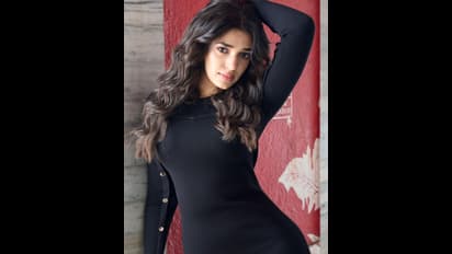 మాకు ఫ్యామిలీలు ఉన్నాయి.. రూమర్స్ వింటే ఇబ్బందిగా ఉంటుంది.. ట్రోలర్స్ కి కృతి శెట్టి క్రేజీ కౌంటర్‌