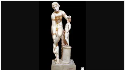 'സ്വർണ്ണ ബിക്കിനി ധരിച്ച വീനസ് ദേവത' ശില്പം പ്രദര്‍ശനത്തിന് 