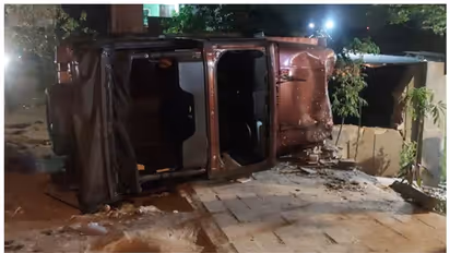 അമിത വേഗതയിലെത്തിയ ഥാർ പാതയോരത്തേക്ക് പാഞ്ഞുകയറി, രണ്ടുപേർ കൊല്ലപ്പെട്ടു, നിരവധിപേർക്ക് പരിക്ക്