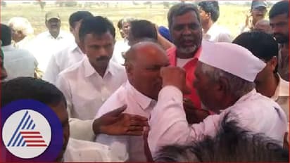 ಗದಗ: ಶಾಸಕರ ಎದುರೇ ಕಾರ್ಯಕರ್ತನಿಗೆ ಕ್ಲಾಸ್ ತೆಗೆದುಕೊಂಡ ಗ್ರಾಮಸ್ಥರು!