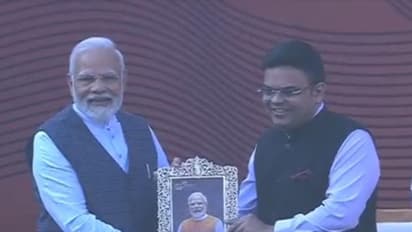 இது தற்பெருமையின் உச்சம்! பிரதமர் மோடியை வெளுத்து வாங்கும் காங்கிரஸ்!