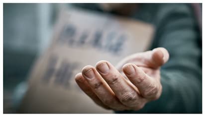 7 വർഷം മുമ്പ് കാണാതായ മകൻ ഭിക്ഷയാചിക്കുന്നു; അന്വേഷിച്ചു മടുത്ത അമ്മയുടെ മുന്നിലേക്ക് അപ്രതീക്ഷിതമായി അവനെത്തി