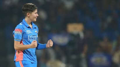 എറിഞ്ഞിട്ട് മുംബൈ ബൗളർമാർ; ഡല്ഹി ക്യാപിറ്റല്സ് 105ല് പുറത്ത്