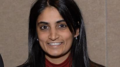 అమెరికాలో భారతి సంతతి మహిళ ప్రొఫెసర్ పై జాతి వివక్ష..