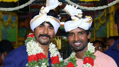 கழுத்தில் விபூதி... கையில் சிகரெட்! பரபரப்பாக இருக்கும் சூரி.. வெளியானது 'கொட்டுகாளி' டீசர்!