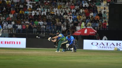 മിസ്ബയുടെ അടിപ്പൂരം; ഇന്ത്യാ മഹാരാജാസിനെതിരെ ഏഷ്യ ലയണ്സിന് മികച്ച സ്കോർ