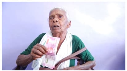 കാറിലെത്തിയ യുവാവ്  4000രൂപയുടെ ലോട്ടറി മൊത്തം വാങ്ങി, പക്ഷേ നൽകിയത് വ്യാജ നോട്ട്; മനസ്സുതകർന്ന് 93കാരി