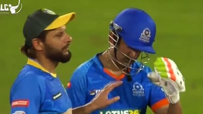 റസാഖിന്റെ പേസാക്രമണം, സ്കൂപ്പിന് ശ്രമിച്ച് ഗംഭീർ, പണിപാളി! ഏറുകൊണ്ടത് തലയ്ക്ക്, ഓടിയെത്തി അഫ്രീദി