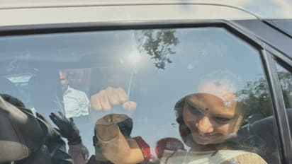 కవిత ఈడీ విచారణ: పరిస్థితిపై కేసీఆర్ ఆరా.. అరెస్ట్ చేస్తే భారీ ప్లాన్.. ఆప్ నేతలతో మంతనాలు..!!