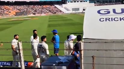 അഹമ്മദാബാദില് മുഹമ്മദ് ഷമിക്ക് നേരെ ജയ് ശ്രീറാം വിളികളുമായി ആരാധകര്