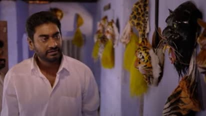 'പുലിയാട്ട'ത്തിന് ഒരുങ്ങി സുധീര് കരമന; ആകാംക്ഷ നിറച്ച് ട്രെയിലർ