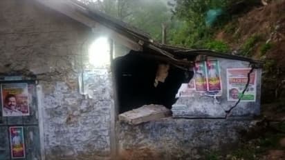 രാത്രയിൽ വിറപ്പിച്ച് അരികൊമ്പൻ; പേടിച്ചോടിയ ക്യാന്റീൻ നടത്തുന്നയാളുടെ പിന്നാലെ പാഞ്ഞു, തലനാരിഴയ്ക്ക് രക്ഷ